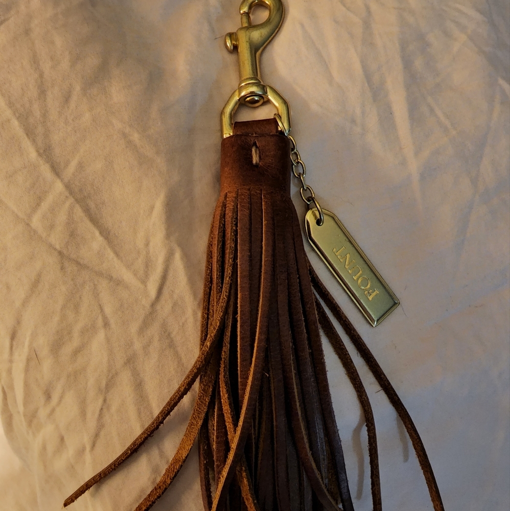 FOUNT KEYCHAIN